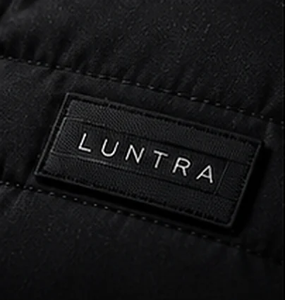 Luntra-Logo-Patch auf der Jacke